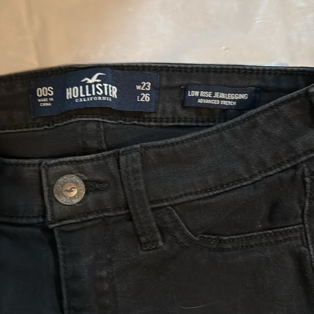 Hollister low rise super skinny jegging  size 00 short waist 23 length 26